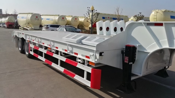 2-5 assi Sinotruk semirimorchio a letto basso con carrello di atterraggio 30-100t Capacità 12 pneumatici