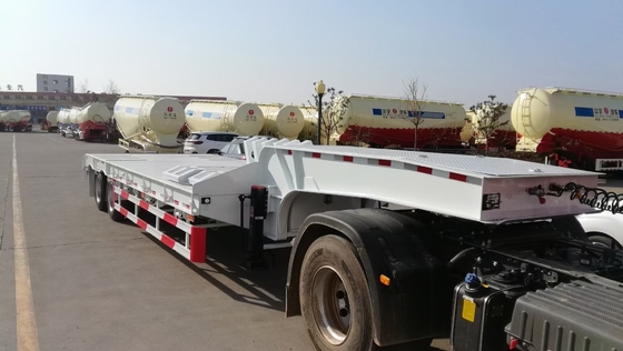 2-5 assi Sinotruk semirimorchio a letto basso con carrello di atterraggio 30-100t Capacità 12 pneumatici