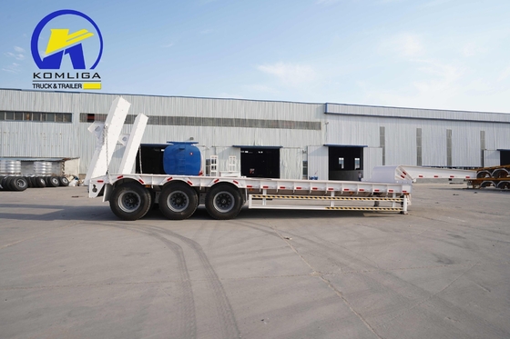 Capacità di carico di 80 t 3 assi camion a letto basso semirimorchio con rampe e 2 porta pneumatici di ricambio