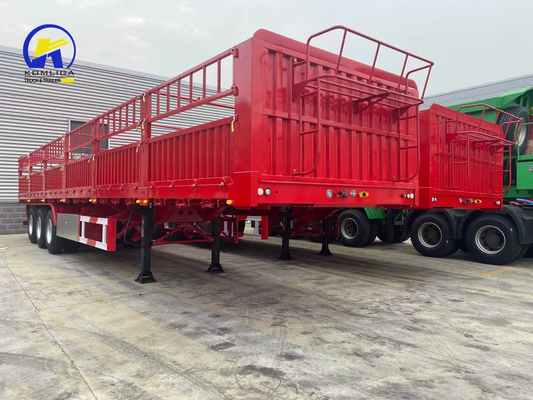 Semi-remorco a tre assi di colore rosso con recinzione a due velocità