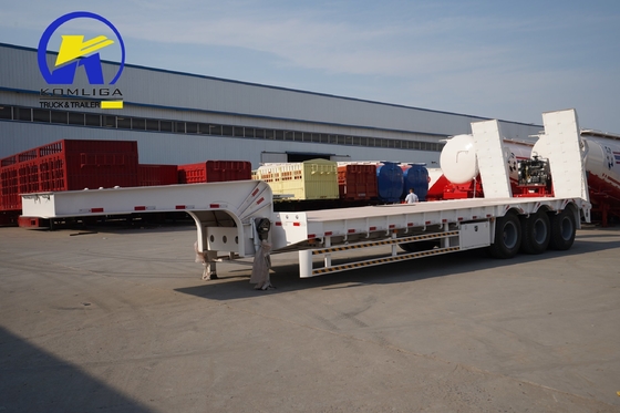 Semi-remolchi lowboy a letto piatto con tre assi pesanti e sistema di sospensione meccanica