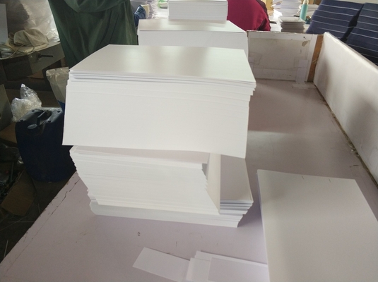 La copertura di fogli di PVC e pellicole rivestite Il componente essenziale per il successo della stampa a getto d'inchiostro